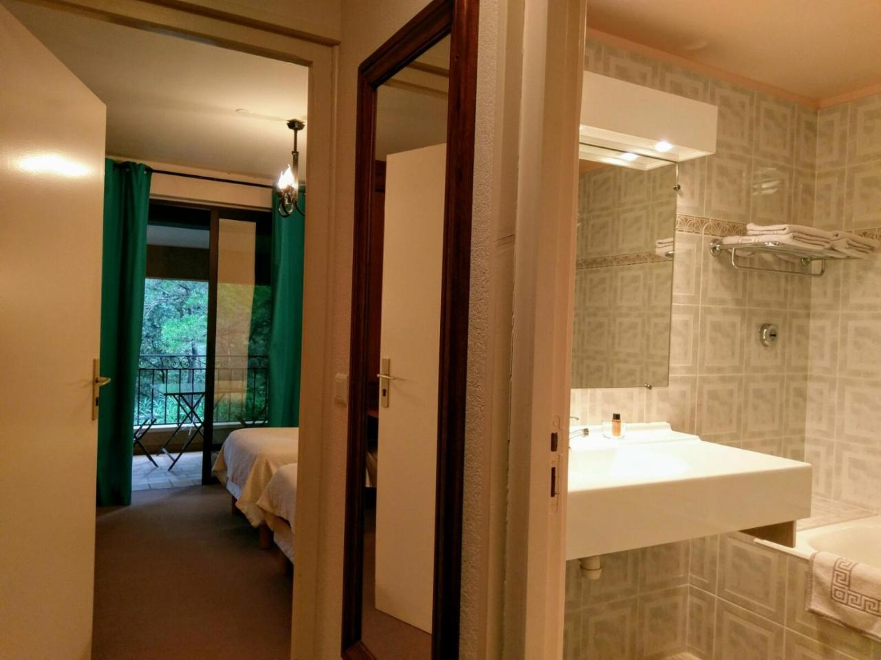 Отель Domaine La Rabassiere Suzette Экстерьер фото